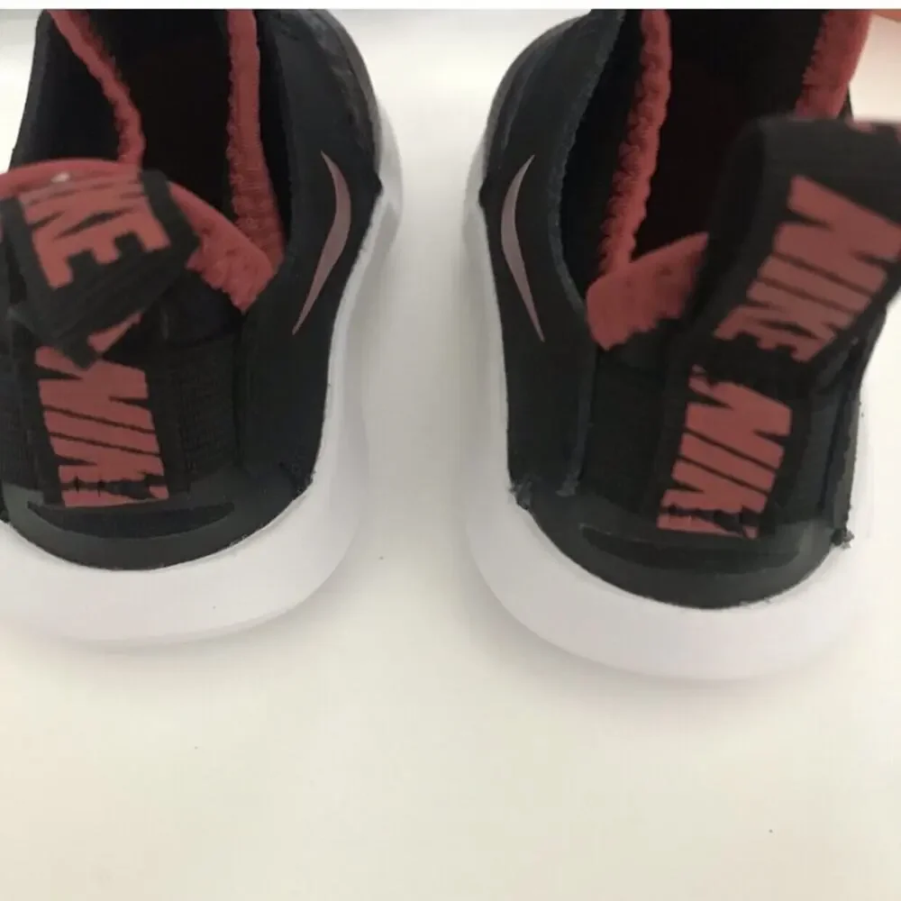 NEW Nike Flex Runner Slip On Sneakers Size 4